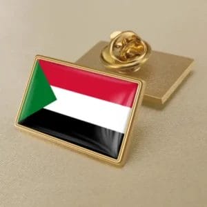 Goldene Reversnadel mit der Flagge des Sudan, die Nationalstolz und Identität symbolisiert.