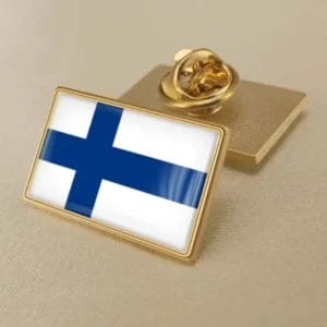 Épingle de revers du drapeau finlandais mettant en valeur les couleurs nationales, idéale pour la distribution en gros et les expositions patriotiques.