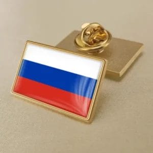 Épingle en or représentant le drapeau russe, idéale pour la distribution en gros d'accessoires du drapeau russe.