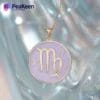 Collar Virgo de esmalte blando sobre un vibrante fondo morado, que resalta su intrincado diseño zodiacal.