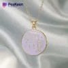 Collar de signo zodiacal Virgo en suave esmalte, con un rico fondo púrpura, que muestra su elegante artesanía.