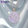 Collar de signo zodiacal Virgo en suave esmalte, con un rico fondo púrpura, que muestra su elegante artesanía.